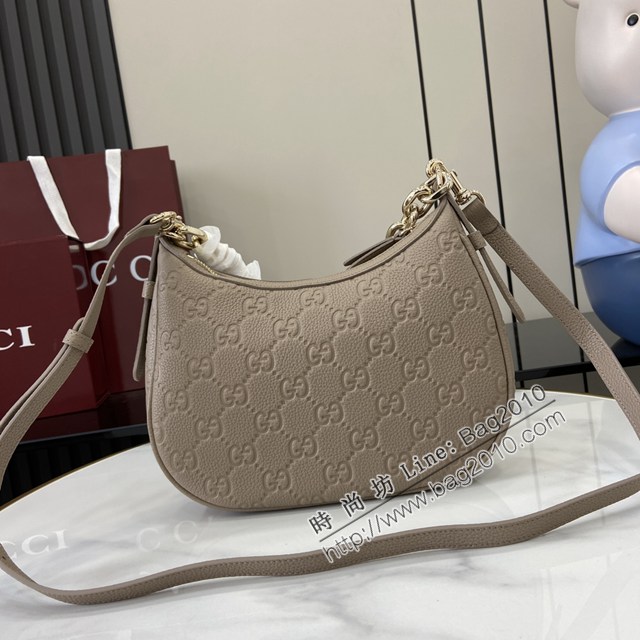 Gucci專櫃古馳最新款Emblem系列小號肩背包鏈條女包 jh2855型號：815409